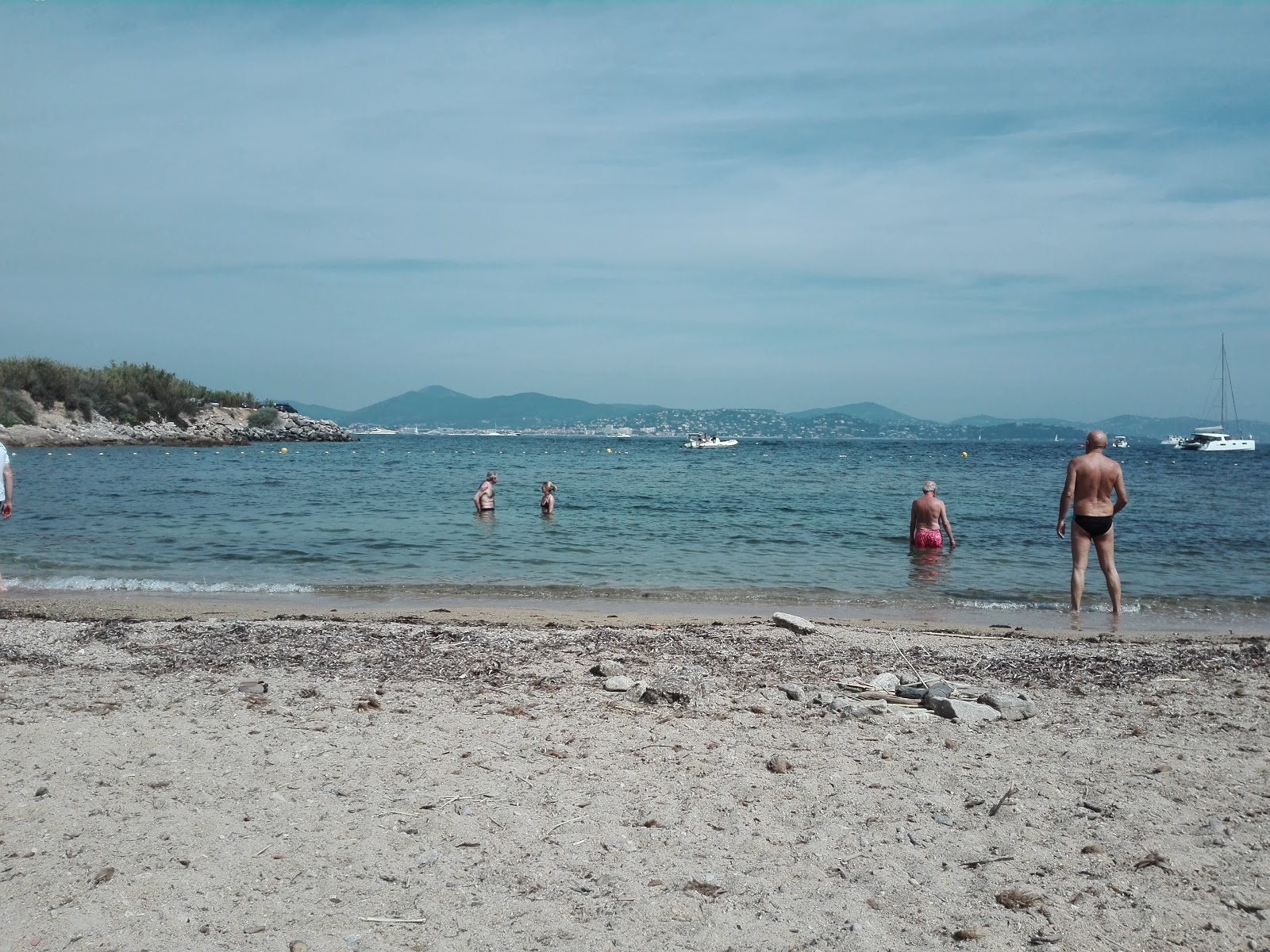 Foto de Plage de Saint-Tropez com pequena baía