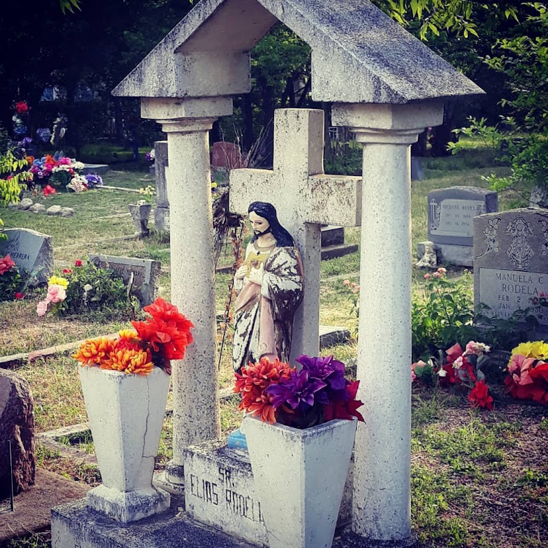 Maria De La Luz Cemetery