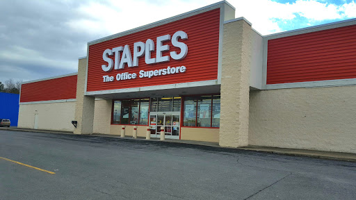 Staples, 2 Plaza Dr, Auburn, NY 13021, USA, 