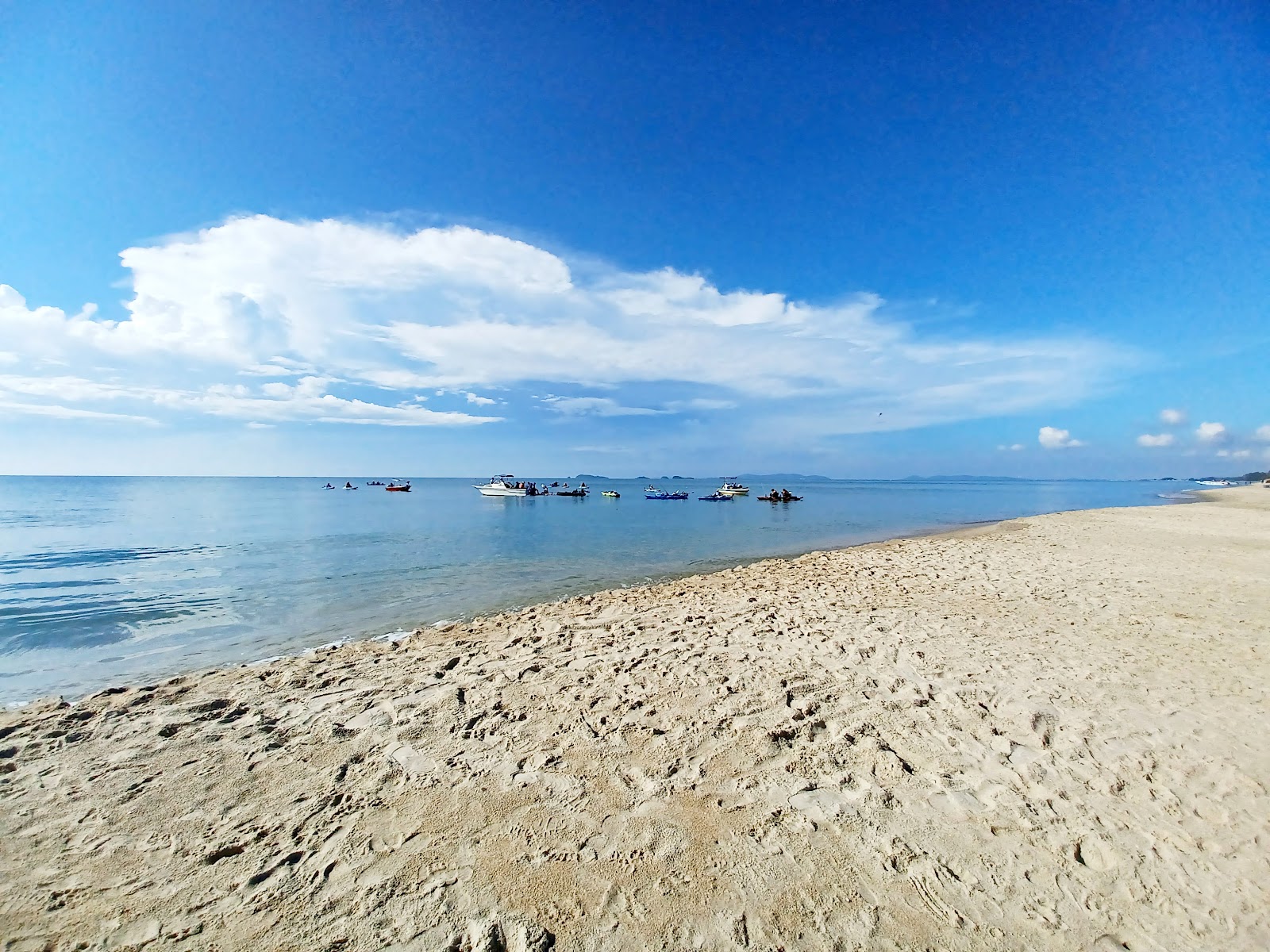 Lim Beach的照片 带有宽敞的海岸