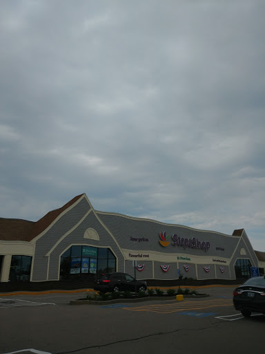 Grocery Store «Stop & Shop», reviews and photos, 1360 W Main Rd, Middletown, RI 02842, USA