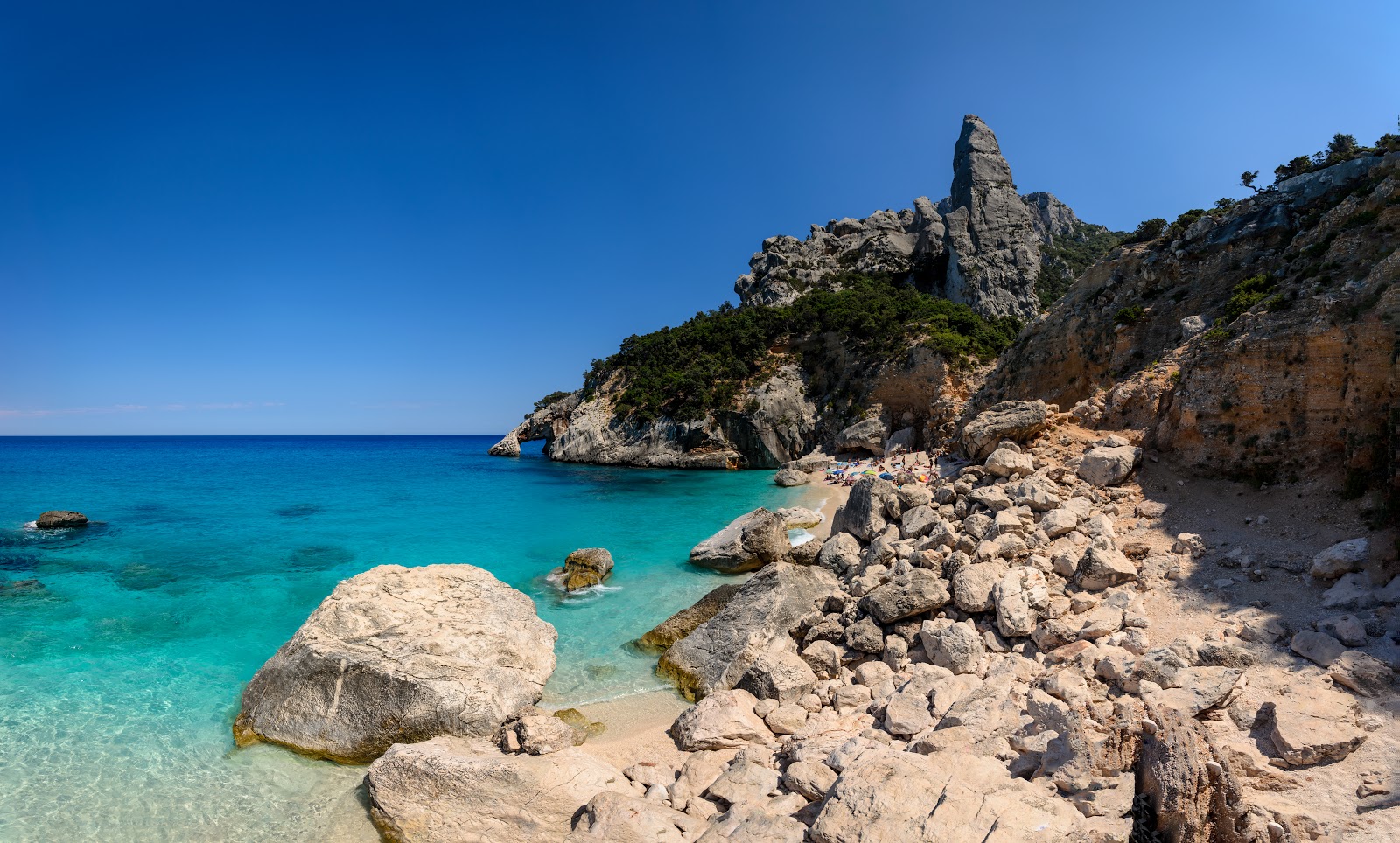 Cala Goloritze 🏖️ Baunei, Sardinia island, Italy - detailed features, map,  photos, image size:1600x964