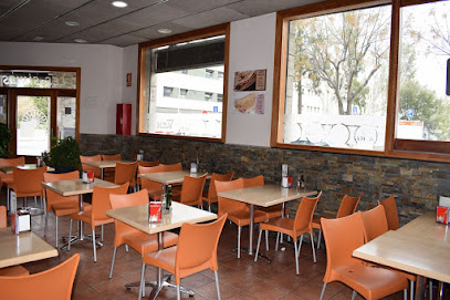 Información y opiniones sobre Granja Cafeteria Les sínies de Molins De Rey