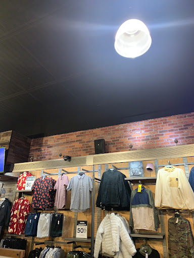 Clothing Store «Tillys», reviews and photos, 343 N Alafaya Trail, Orlando, FL 32828, USA