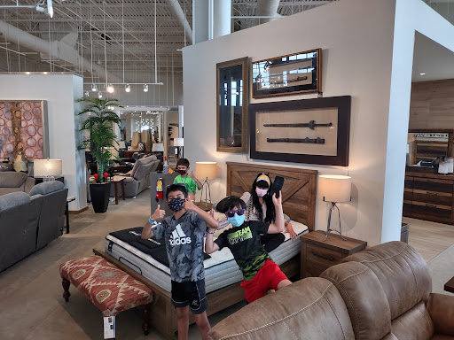 Furniture Store «Rooms To Go Furniture Store - Daytona Beach», reviews and photos, 2375 W International Speedway Blvd, Daytona Beach, FL 32114, USA