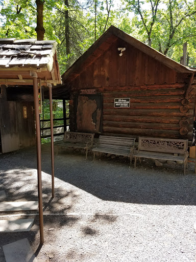 Tourist Attraction «Oregon Vortex», reviews and photos, 4303 Sardine Creek L Fork Rd, Gold Hill, OR 97525, USA