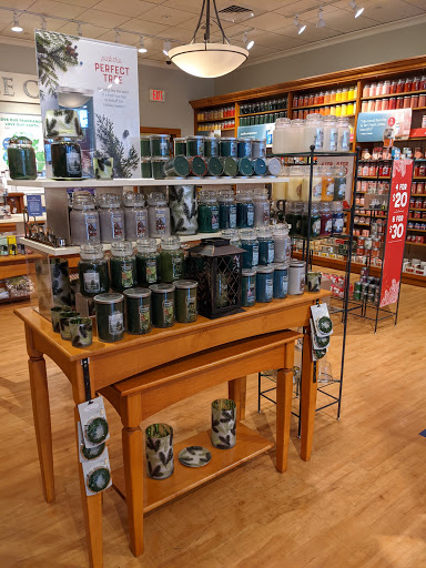 Shopping Mall «Loop West Shopping Center», reviews and photos, 2001 W Osceola Pkwy, Kissimmee, FL 34741, USA