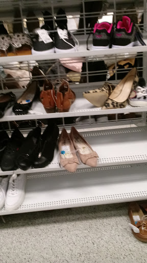 Clothing Store «Ross Dress for Less», reviews and photos, 877 E Baseline Rd, Gilbert, AZ 85233, USA