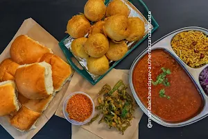Mumbaicha Vadapav- Authentic Taste image