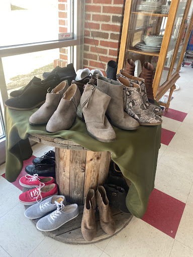 Thrift Store «Rescue Treasures», reviews and photos, 524 N Burdick St, Kalamazoo, MI 49007, USA