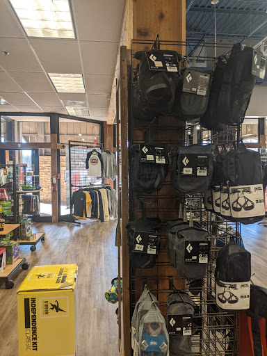 Sporting Goods Store «Erehwon Mountain Outfitter», reviews and photos, 2585 Waukegan Rd, Bannockburn, IL 60015, USA