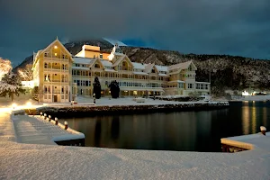 Kviknes Hotel image