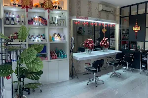 Tom Hair salon Studio image