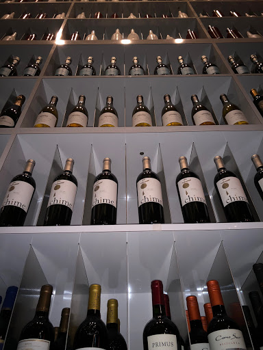 Bar «Wine on High Bar & Retail», reviews and photos, 789 N High St, Columbus, OH 43215, USA