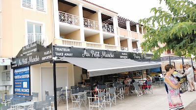 Au petit marché à Saint-Raphaël