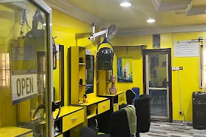 Yellow Sisi Salon image