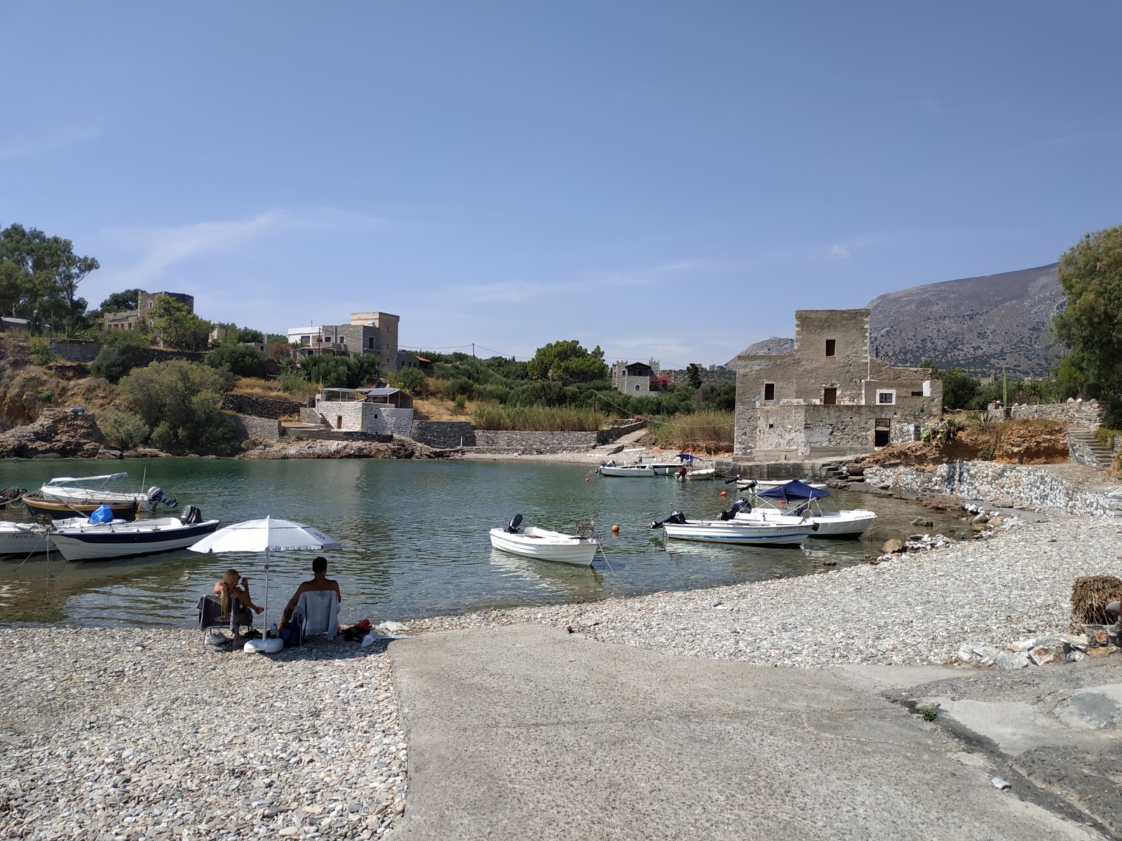 Photo de Kyparissos beach avec petite baie