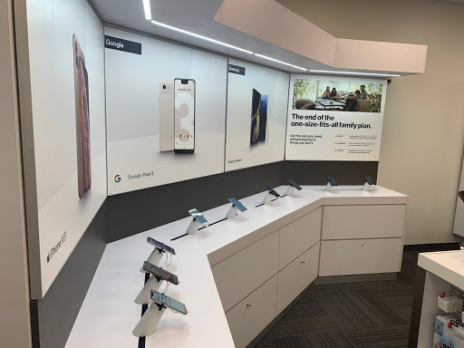 Cell Phone Store «Commack Verizon Wireless», reviews and photos, 664 Commack Rd, Commack, NY 11725, USA