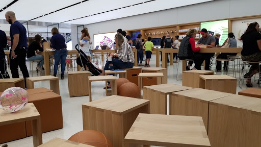 Computer Store «Apple Chestnut Hill», reviews and photos, 199 Boylston St, Chestnut Hill, MA 02467, USA