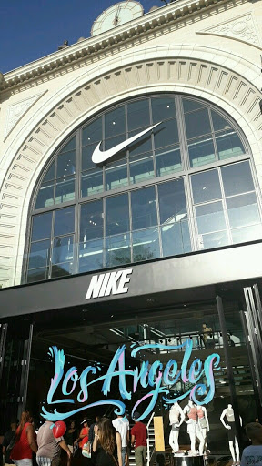 Clothing Store «Nike The Grove», reviews and photos, 189 The Grove Dr, Los Angeles, CA 90036, USA