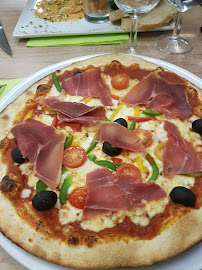 Pizza du Pizzeria Chez Emeline à Champs-sur-Yonne - n°5
