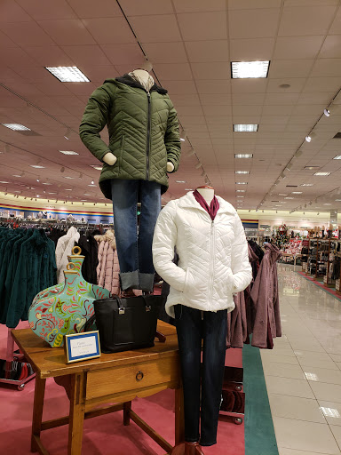 Department Store «Von Maur», reviews and photos, 115 Iowa River Landing Pl, Coralville, IA 52241, USA