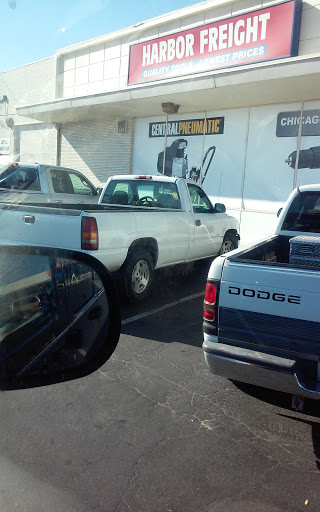 Hardware Store «Harbor Freight Tools», reviews and photos, 1349 N Blackstone Ave, Fresno, CA 93703, USA