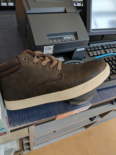 Shoe Store «Rack Room Shoes», reviews and photos, 300 Indian Lake Blvd Bldg D, Ste 160, Hendersonville, TN 37075, USA