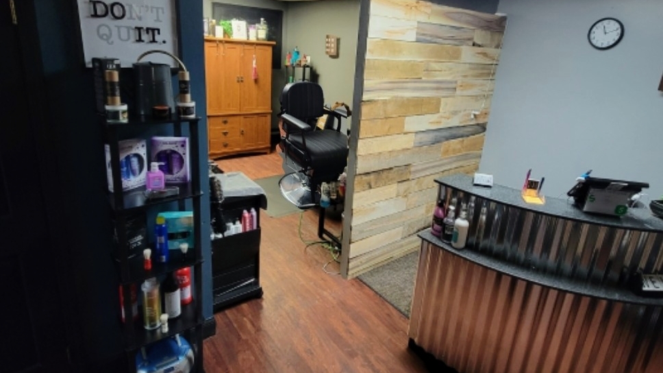 Jamie's Hair Shack - Beauty & Barber Shop 44319