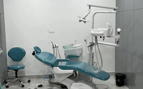 Happy Teeth Dental Clinic image
