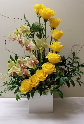 Florist «Candlelight Floral & Gifts», reviews and photos, 850 Lake St E, Wayzata, MN 55391, USA