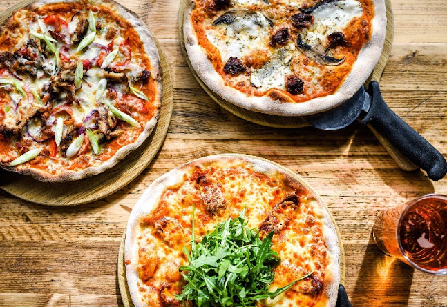 Reviews of The Bournemouth Stable in Bournemouth - Pizza