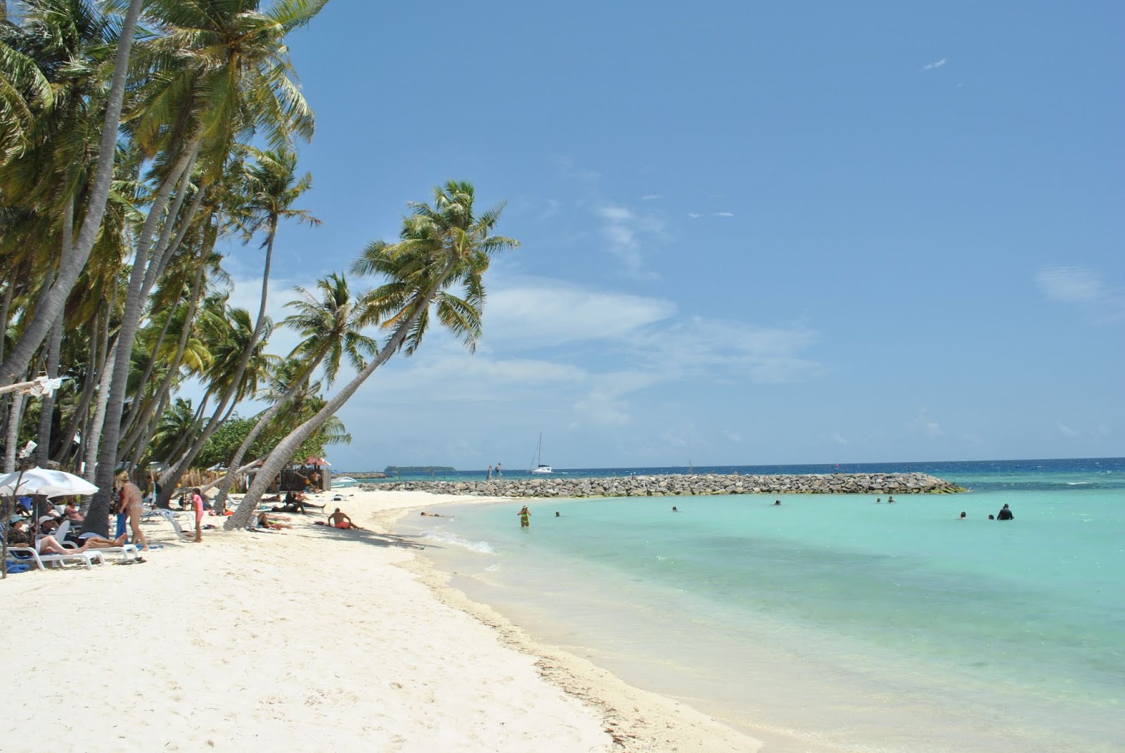 Fotografie cu Maafushi Beach cu nivelul de curățenie înalt