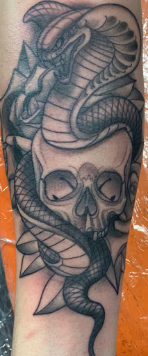 Tattoo Shop «A Thin Line Tattoo», reviews and photos, 9 E Wilson St, Batavia, IL 60510, USA