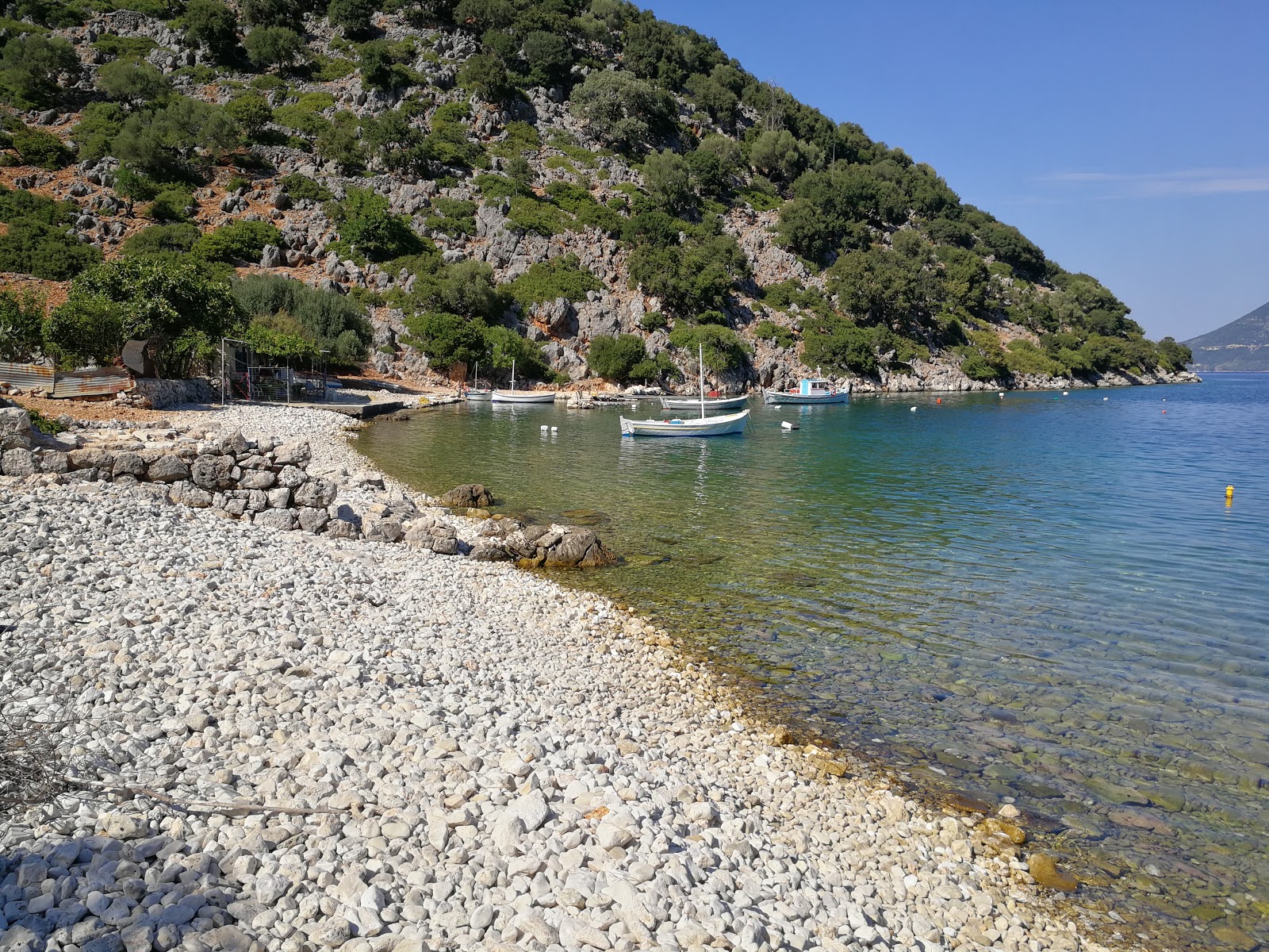 Kakogilos beach的照片 带有小海湾