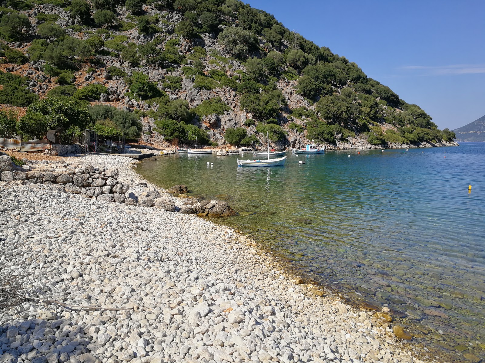 Foto av Kakogilos beach med något ren nivå av renlighet