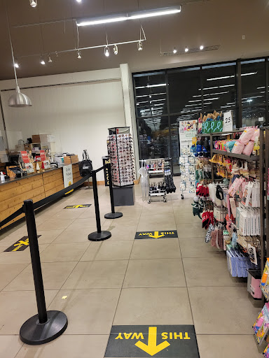 Shoe Store «DSW Designer Shoe Warehouse», reviews and photos, 3704 W Dublin Granville Rd, Columbus, OH 43235, USA