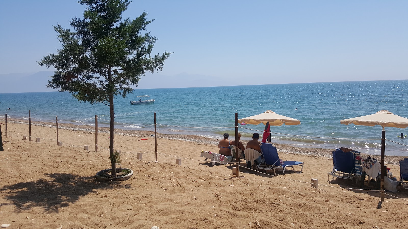 Foto van beach Of Velika met turquoise puur water oppervlakte
