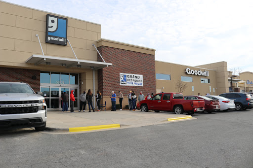 Thrift Store «Goodwill - University Pointe», reviews and photos, 5808 University Pointe Blvd, Charlotte, NC 28262, USA