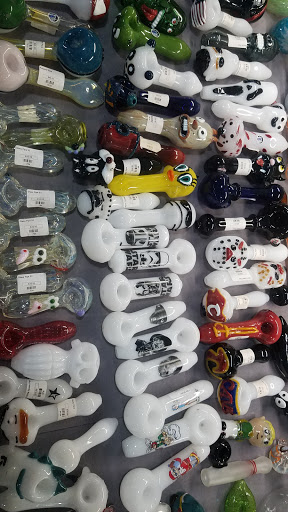 Tobacco Shop «The Glass House», reviews and photos, 536 W Tuscarawas Ave, Barberton, OH 44203, USA