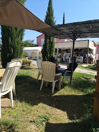 Atmosphère du Restaurant La Carriole du Fin Gourmet - Burgers faits Maison - Burger 100% maison à Vinon-sur-Verdon - n°7