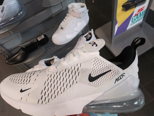 Clothing Store «Ross Dress for Less», reviews and photos, 247 E Eau Gallie Blvd, Indian Harbour Beach, FL 32937, USA