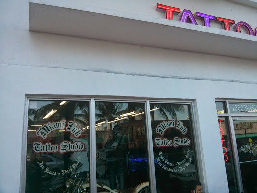 Tattoo Shop «Love Hate Tattoo Studio», reviews and photos, 1360 Washington Ave, Miami Beach, FL 33139, USA