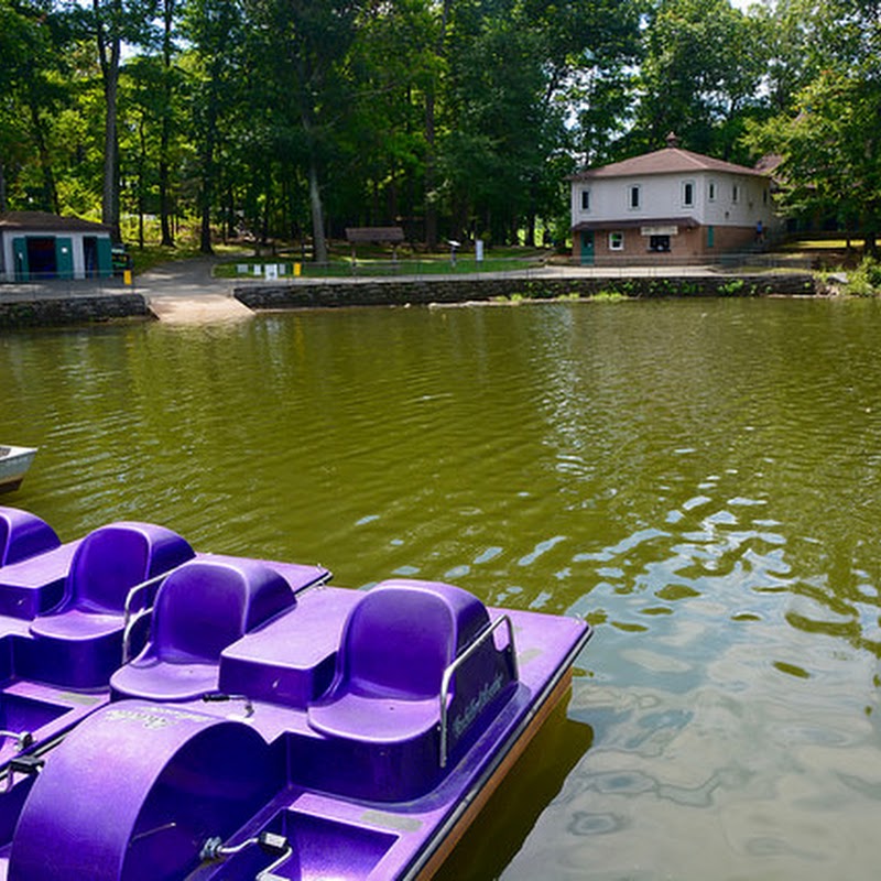 Lake Needwood Boats