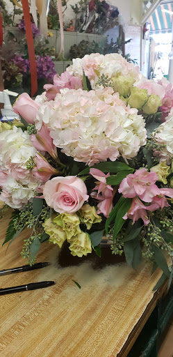 Florist «Seasons Florist», reviews and photos, 443 N Church St, Hendersonville, NC 28792, USA