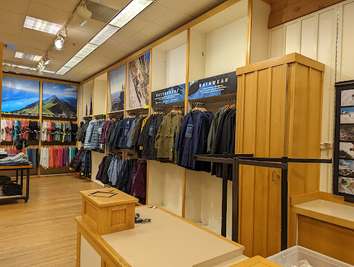 Clothing Store «Eddie Bauer», reviews and photos, 101 Hawthorn Center, Vernon Hills, IL 60061, USA