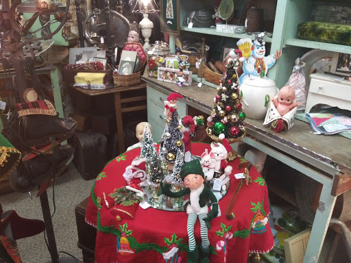 Antique Store «M & M Antiques & Collectibles», reviews and photos, 123 N Lewis St, Monroe, WA 98272, USA
