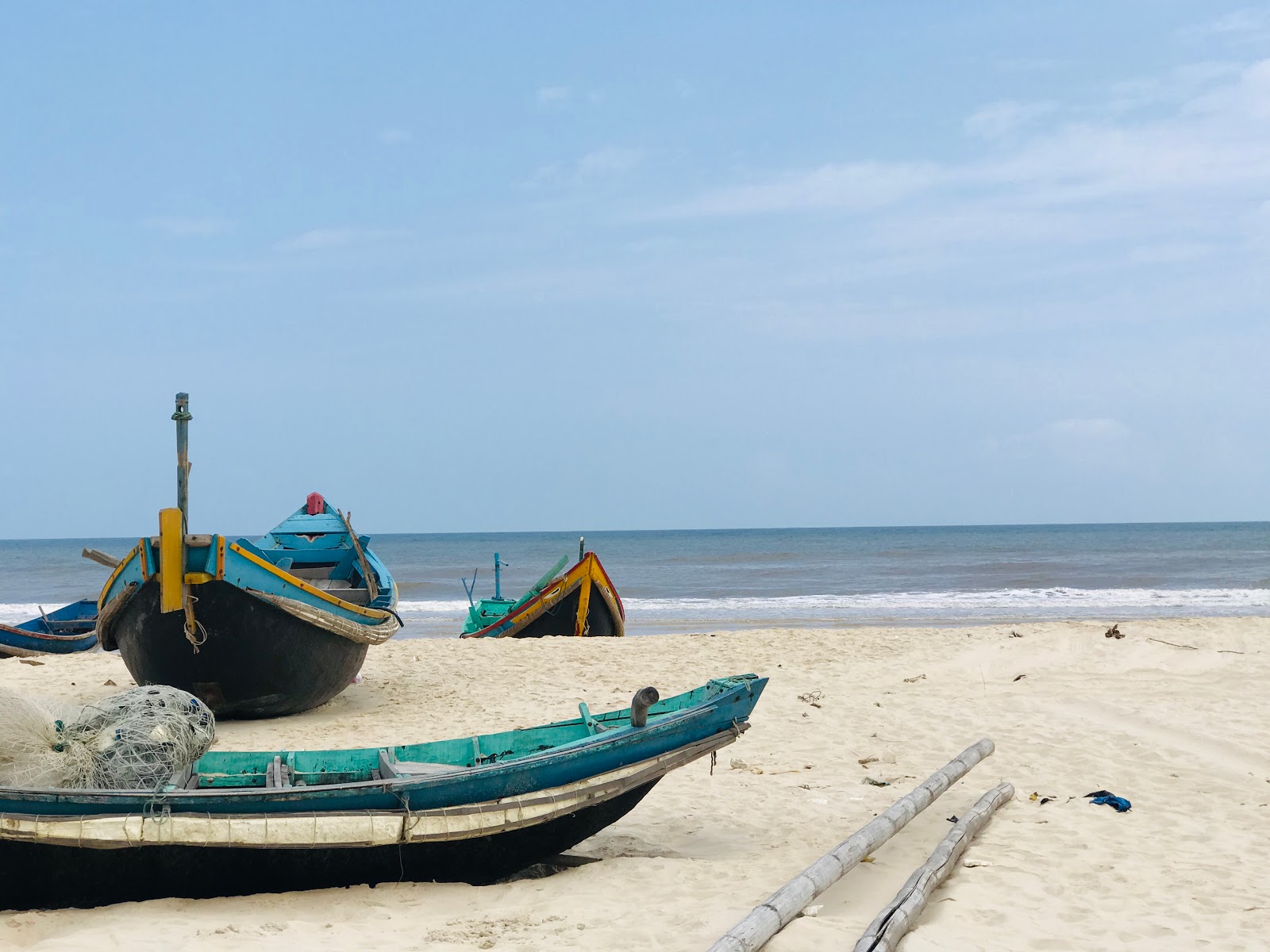 Hai Ninh Beach的照片 带有碧绿色纯水表面