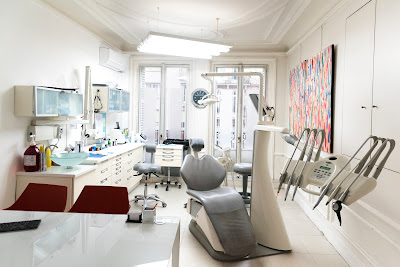 Dr Francis Benguigui - Chirurgien dentiste - Facettes et implants dentaires - Orthodontie invisible Invisalign à Paris