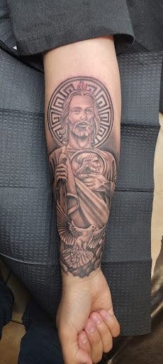 Tattoo Shop «Bustos Tattoo», reviews and photos, 1421 N Cedar Lake Rd, Round Lake Beach, IL 60073, USA